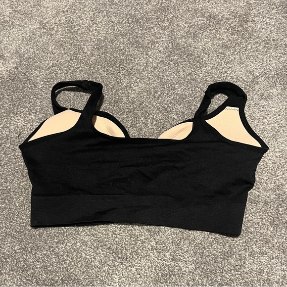 Medium Support Sports Bra - Picture 2 of 3